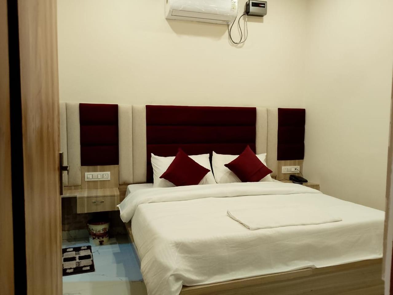 Hotel Lr Delite Inn Mathura Exterior foto