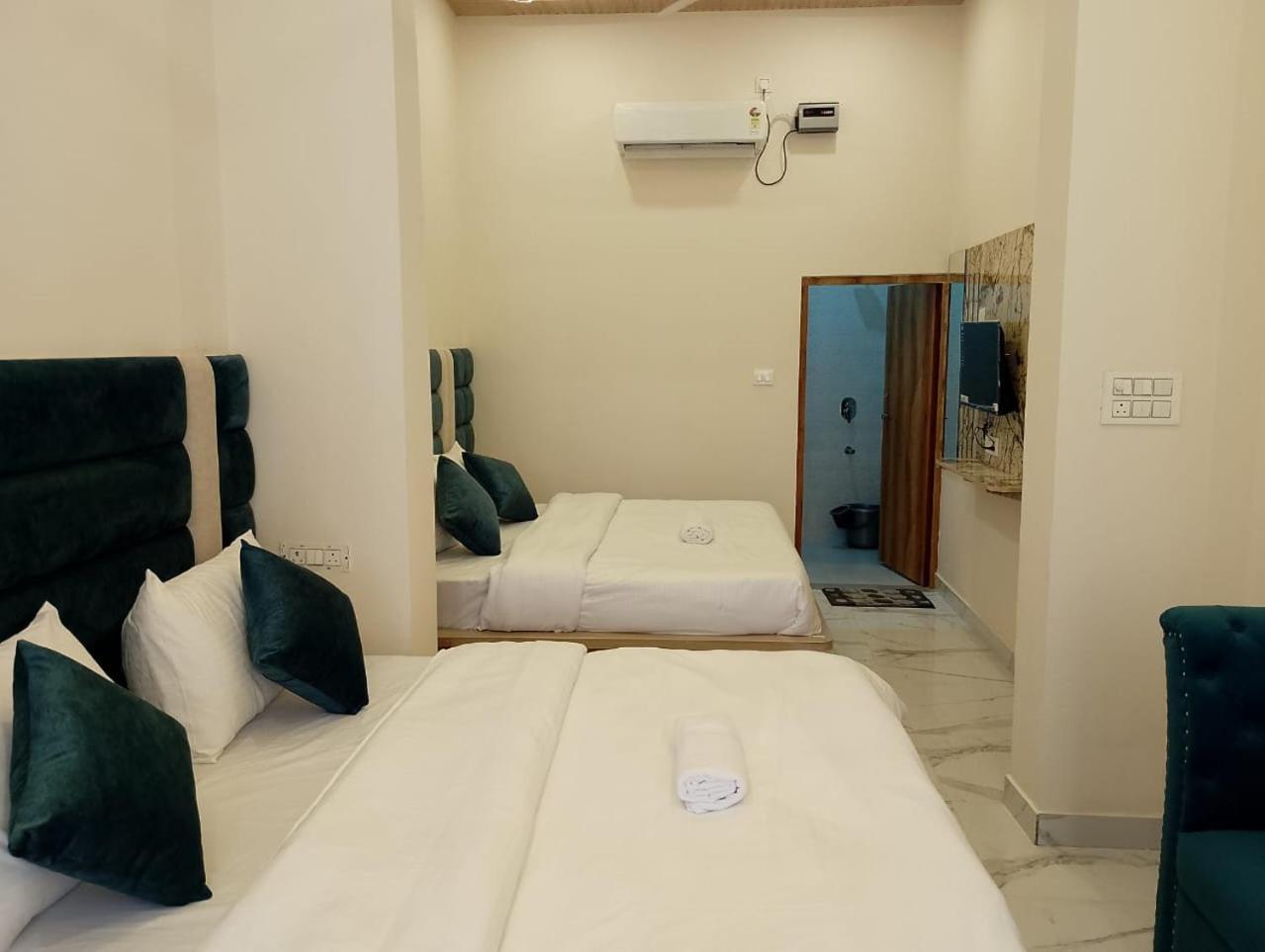 Hotel Lr Delite Inn Mathura Exterior foto