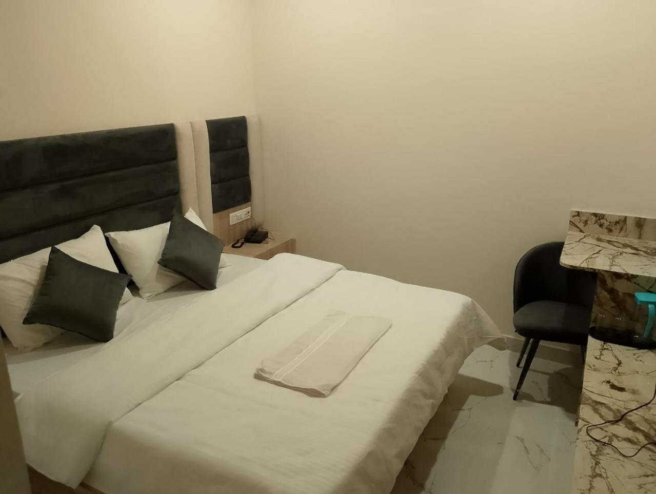 Hotel Lr Delite Inn Mathura Exterior foto