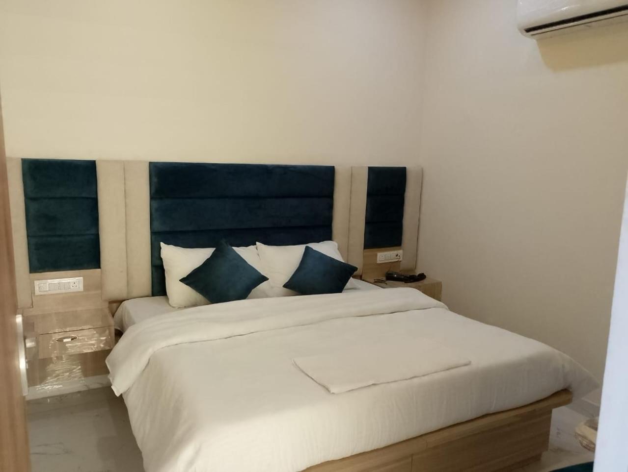 Hotel Lr Delite Inn Mathura Exterior foto
