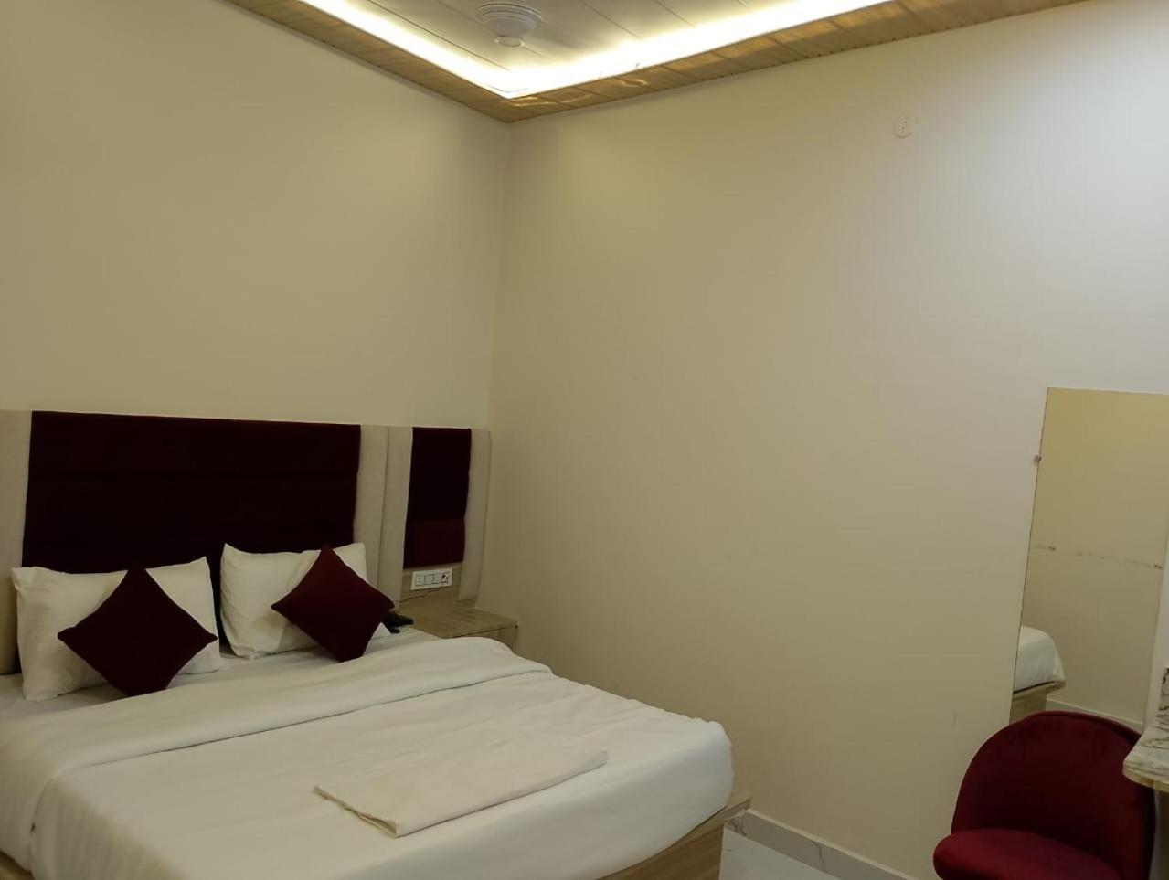 Hotel Lr Delite Inn Mathura Exterior foto