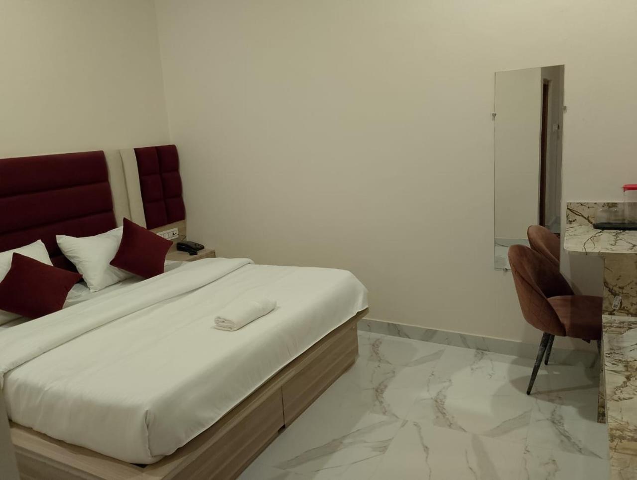 Hotel Lr Delite Inn Mathura Exterior foto